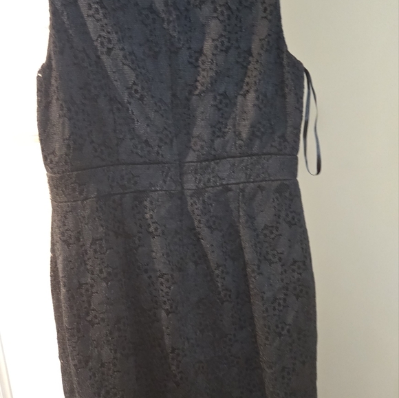 DRESSES - Picture 15 of 16